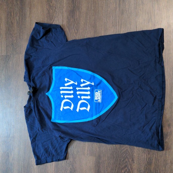 Hanes Size Large Navy-Blue Dilly Dilly Bud Light Graphic Tee Shirt - Picture 4 of 6